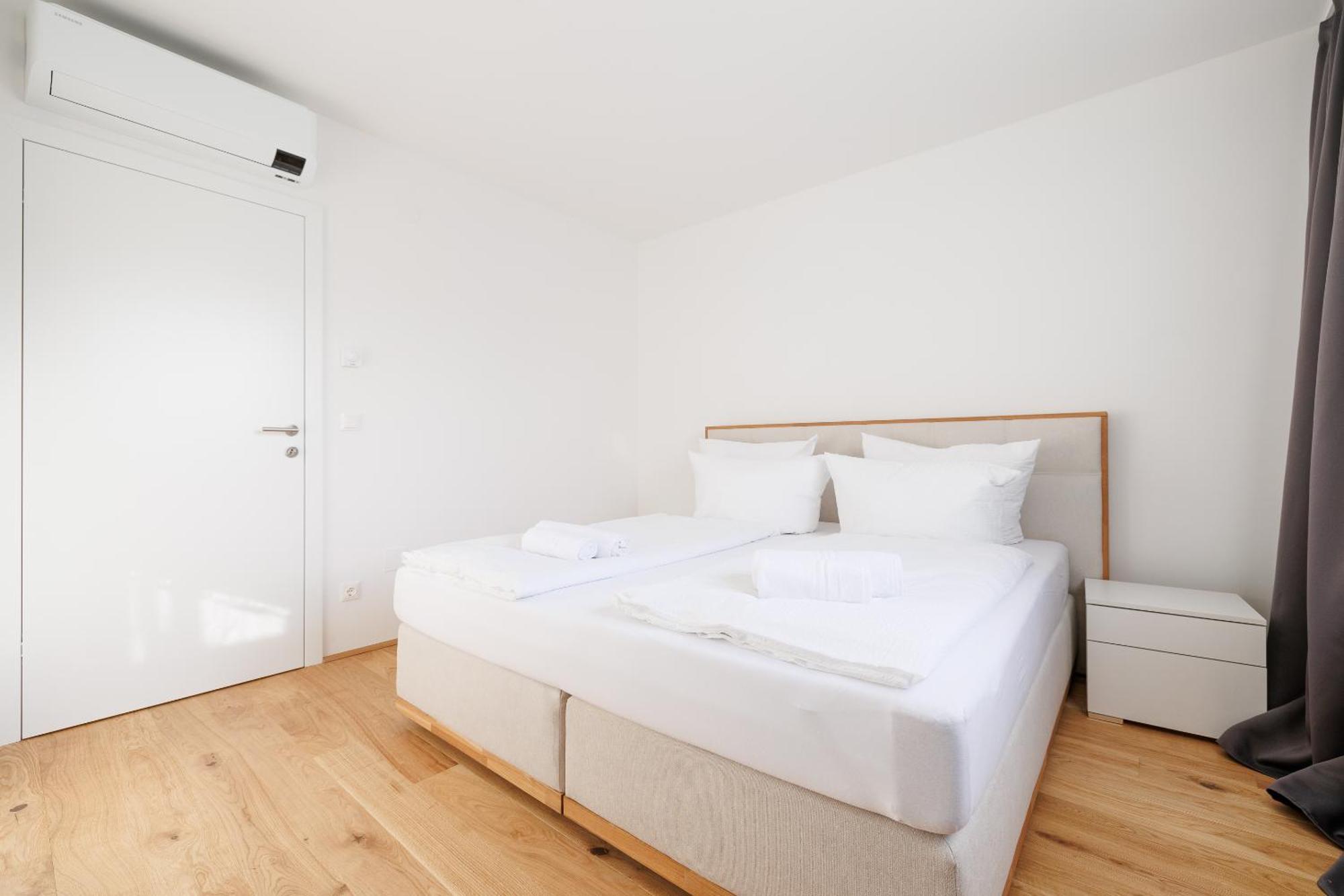Symphony Apartments 42 - Modern Loft With Terrace And Grill In Central Location ウィーン エクステリア 写真